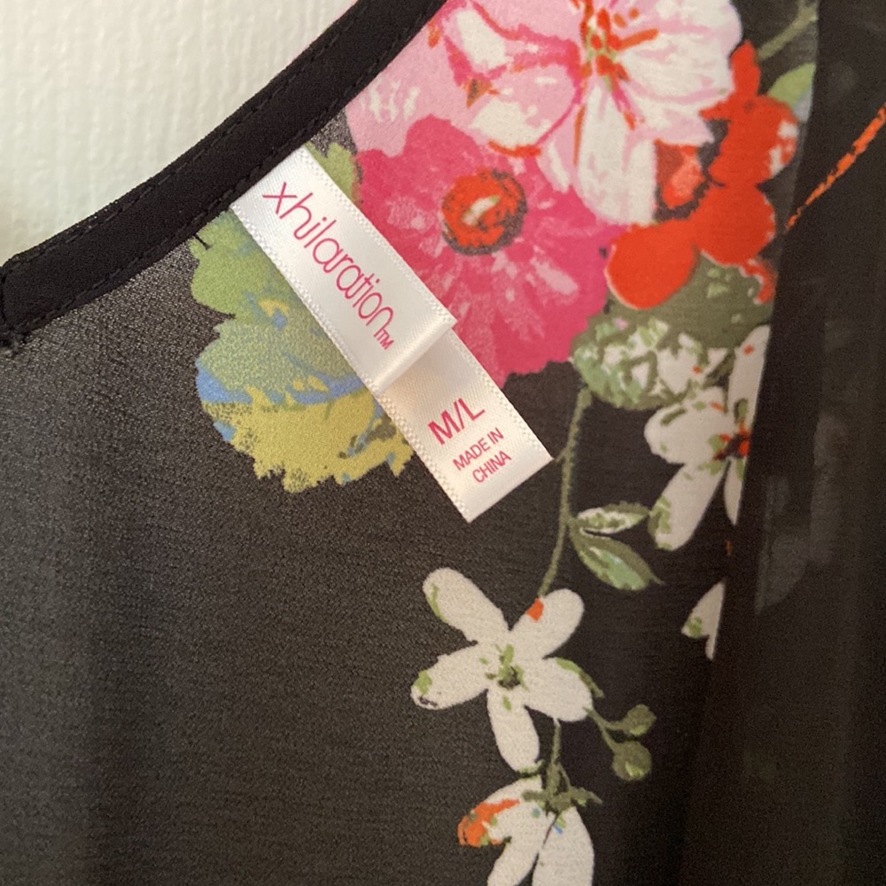 Sheer shrug/cover up with tassel details - Picture 2 of 6